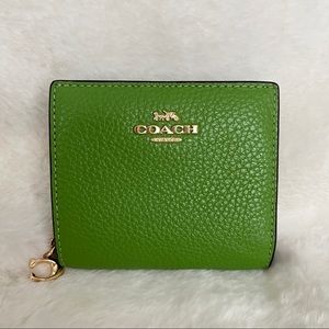 Coach Pebble Leather Snap Wallet Green in Women